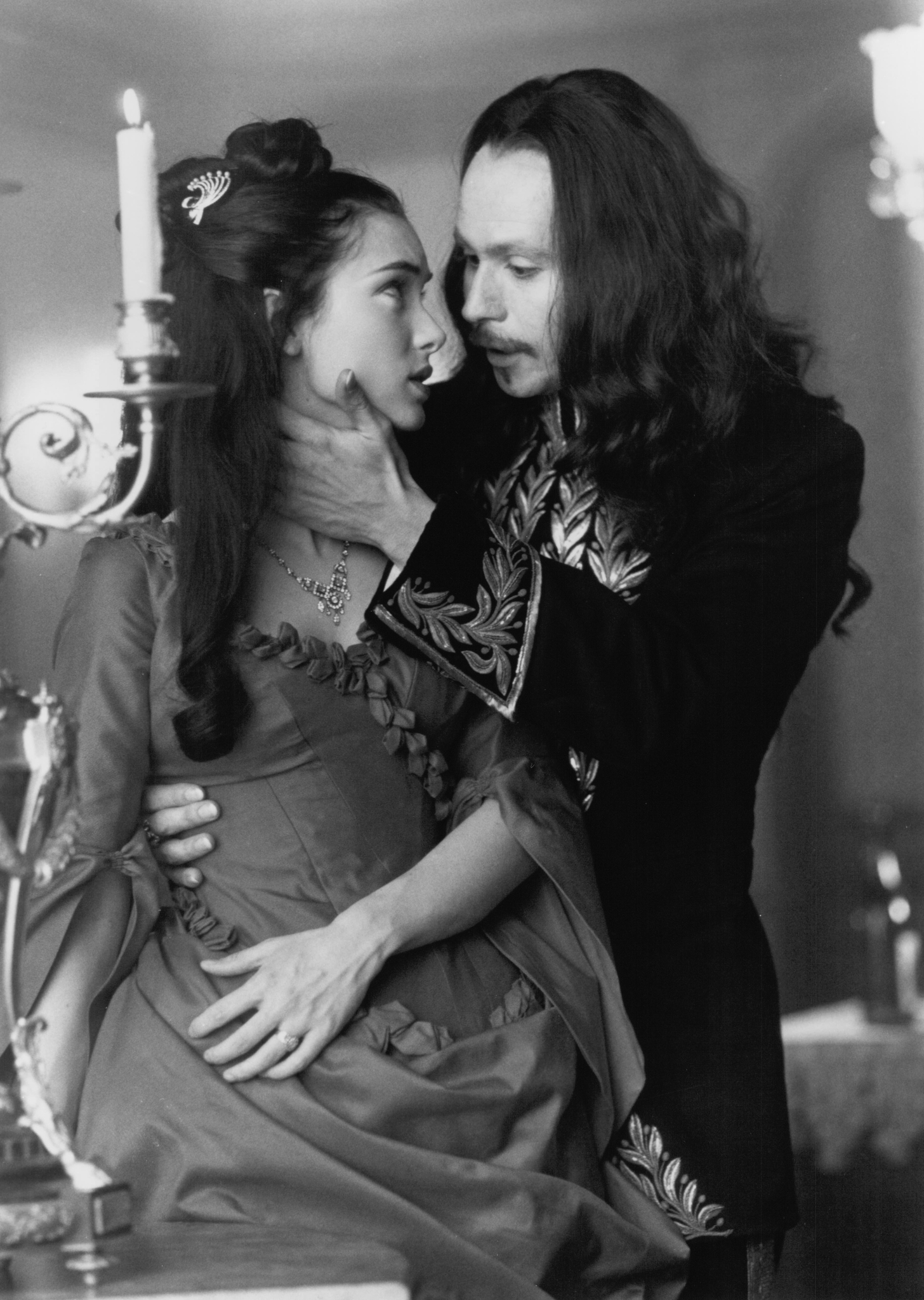 Still of Gary Oldman and Winona Ryder in Dracula (1992)