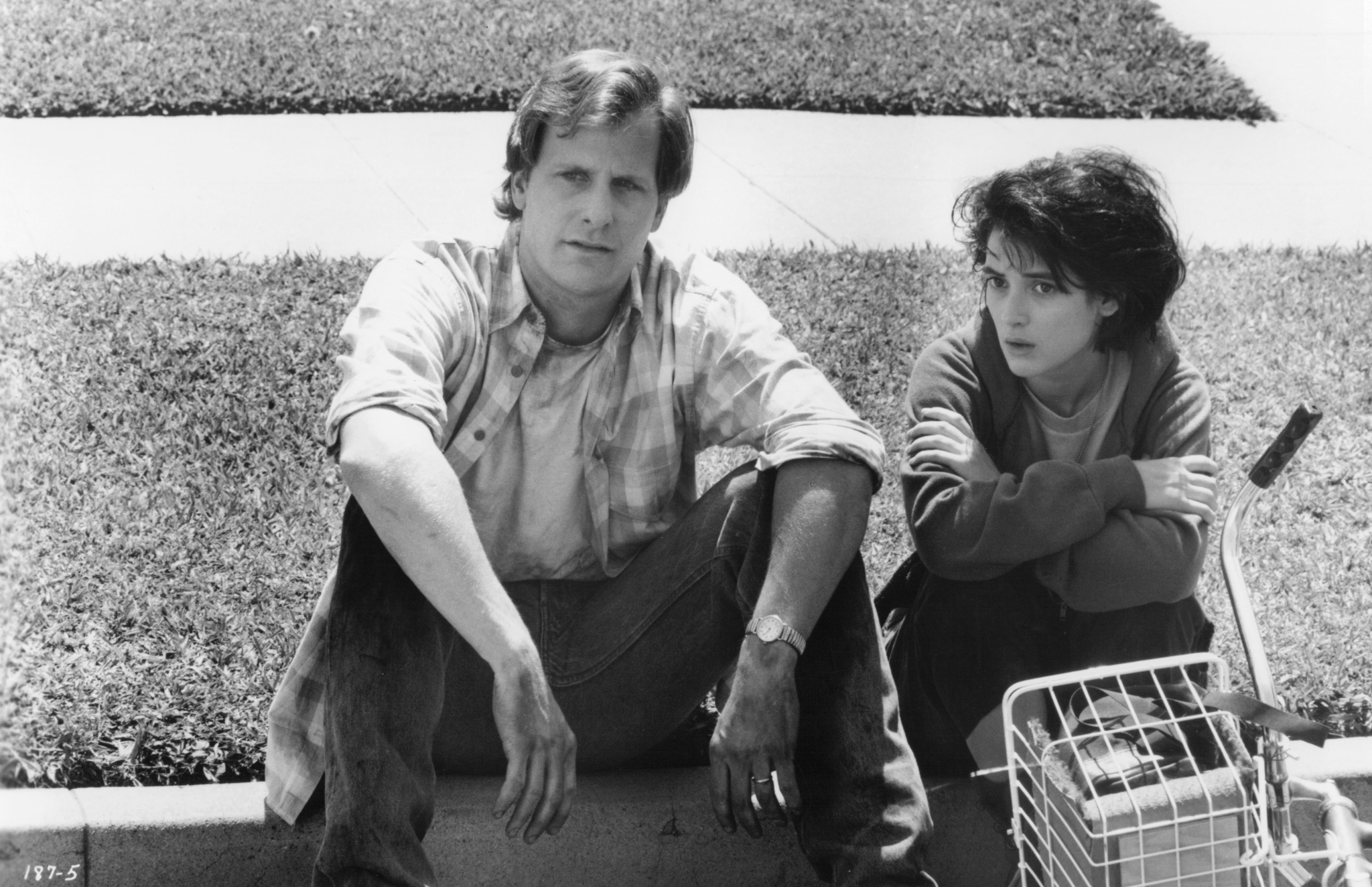 Still of Winona Ryder and Jeff Daniels in Welcome Home, Roxy Carmichael (1990)