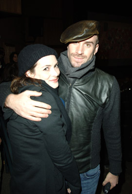 Winona Ryder and Joseph Fiennes at event of The Darwin Awards (2006)