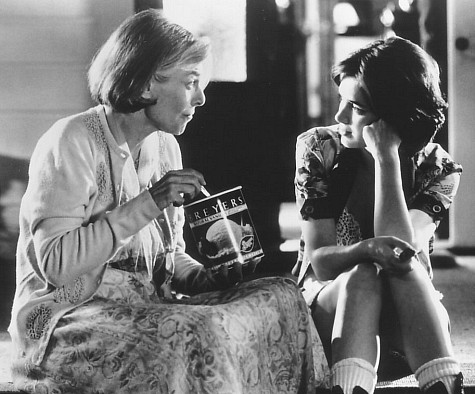 Still of Winona Ryder and Anne Bancroft in How to Make an American Quilt (1995)