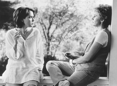 Still of Winona Ryder and Kate Nelligan in How to Make an American Quilt (1995)