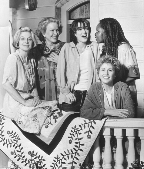 Still of Winona Ryder, Anne Bancroft, Ellen Burstyn, Alfre Woodard and Kate Nelligan in How to Make an American Quilt (1995)