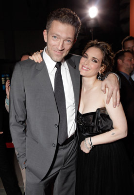 Winona Ryder and Vincent Cassel at event of Juodoji gulbe (2010)