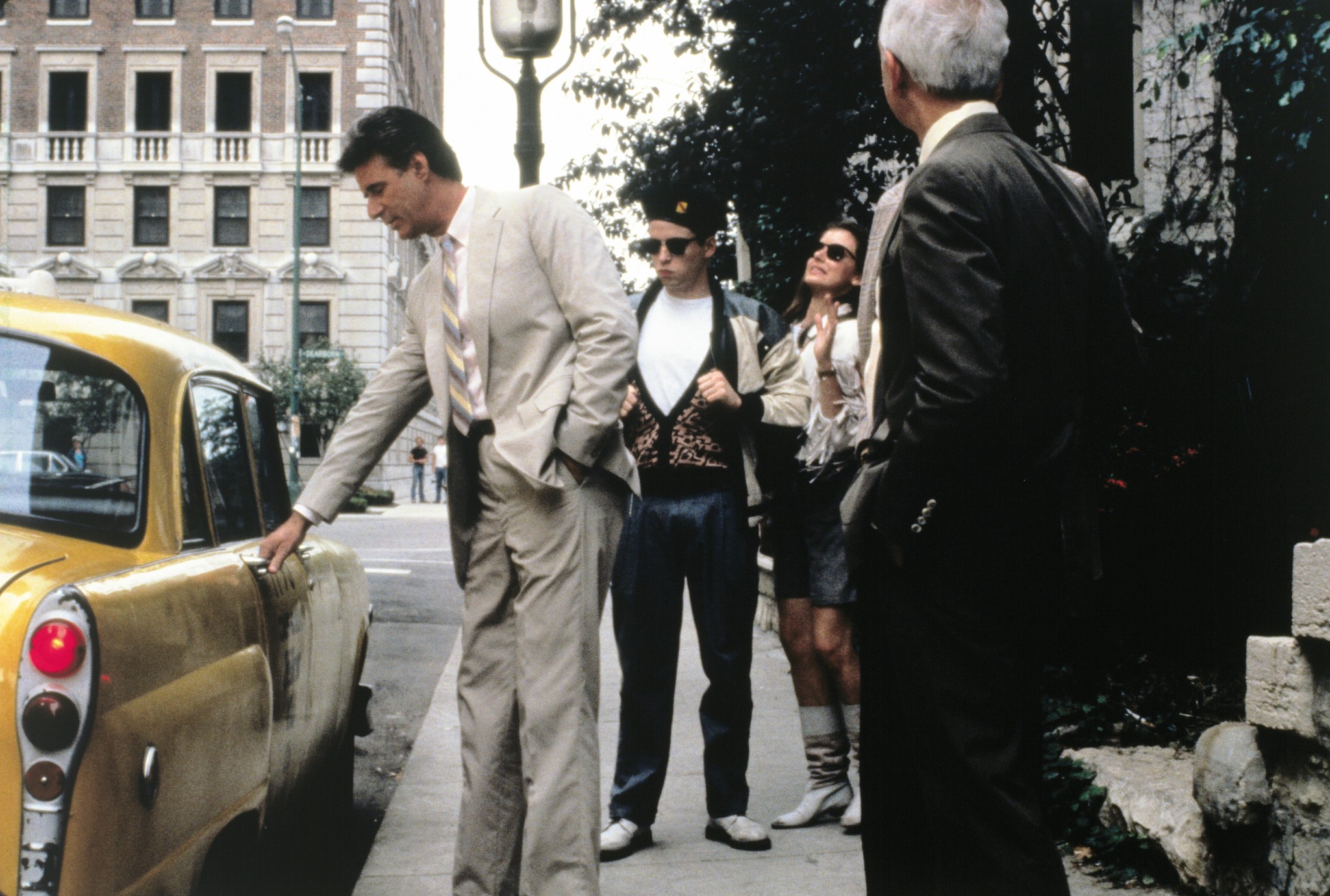 Still of Mia Sara and Lyman Ward in Ferris Bueller's Day Off (1986)