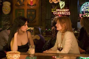 Still of Susan Sarandon and Penélope Cruz in Noel (2004)