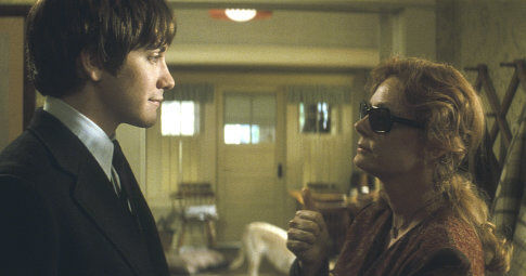 Still of Susan Sarandon and Jake Gyllenhaal in Moonlight Mile (2002)