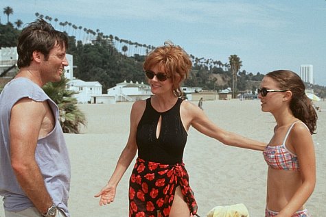 Still of Natalie Portman, Susan Sarandon and Hart Bochner in Anywhere But Here (1999)