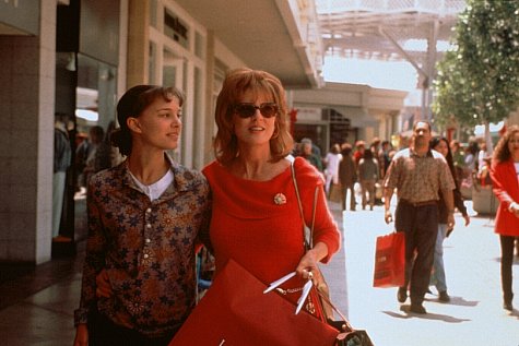 Still of Natalie Portman and Susan Sarandon in Anywhere But Here (1999)