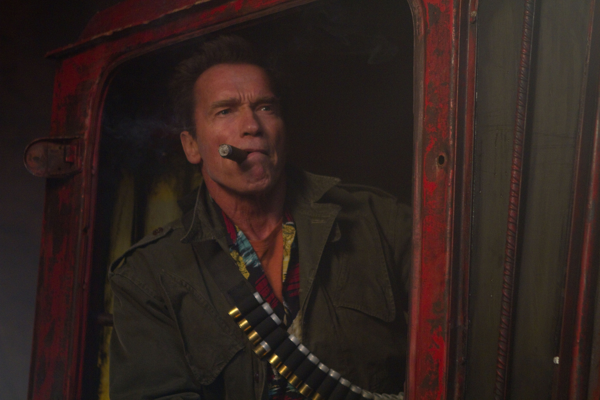 Still of Arnold Schwarzenegger in Nesunaikinami 2 (2012)