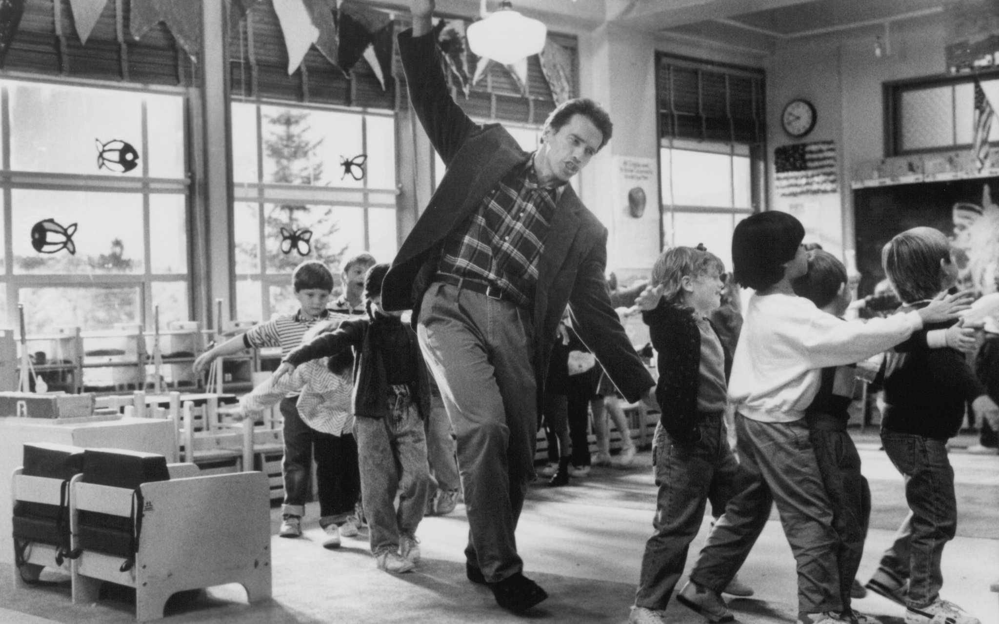 Still of Arnold Schwarzenegger in Kindergarten Cop (1990)