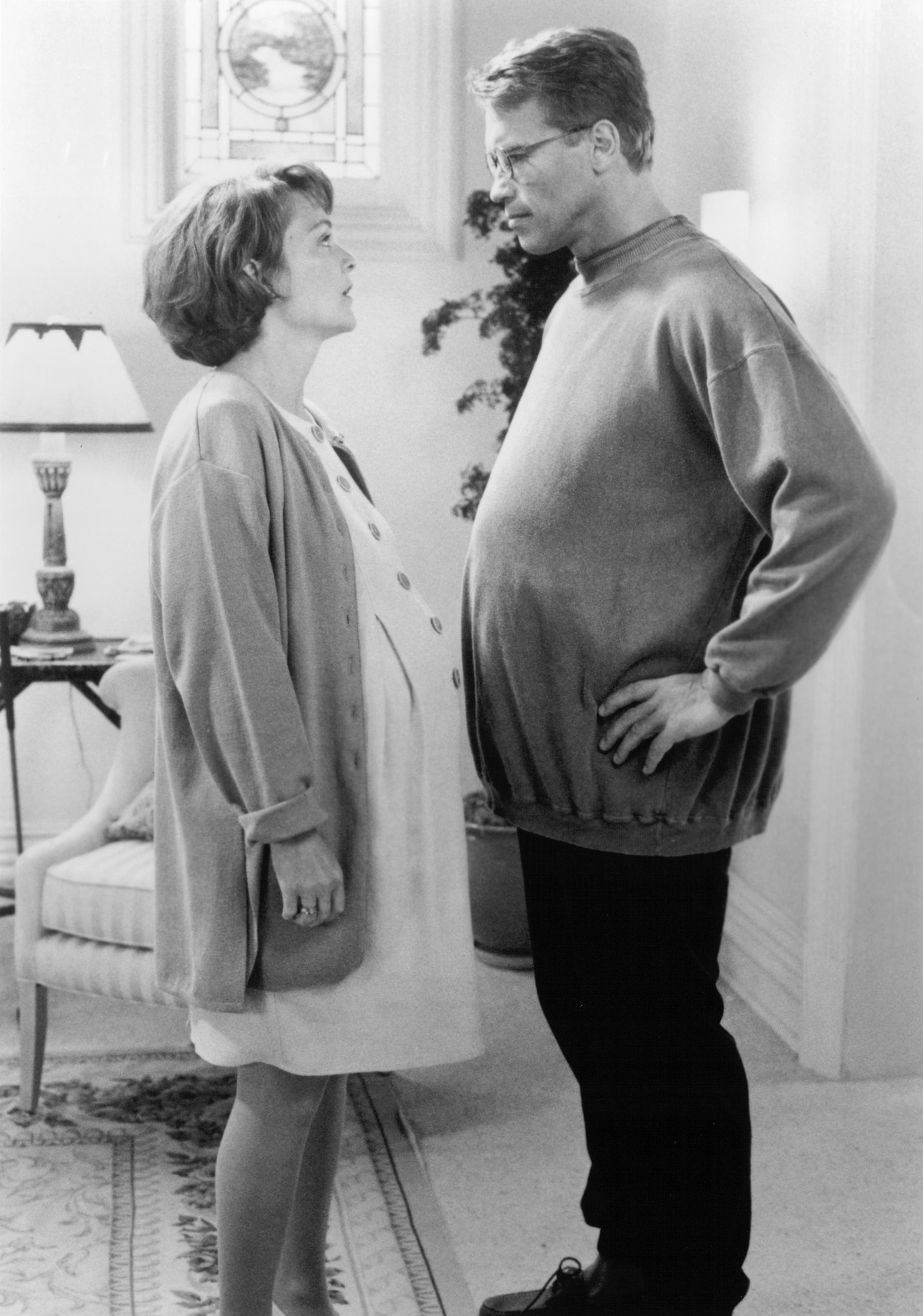 Still of Arnold Schwarzenegger and Pamela Reed in Junior (1994)