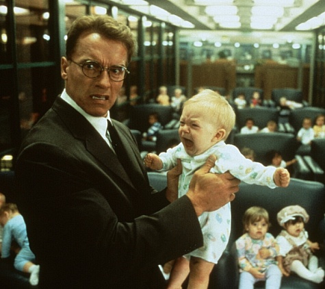 Still of Arnold Schwarzenegger in Junior (1994)