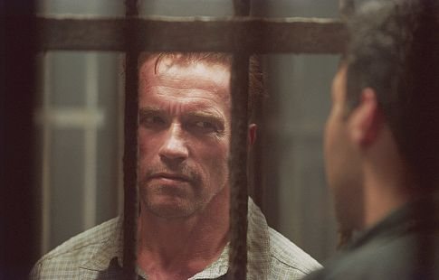 Still of Arnold Schwarzenegger in Kerstas (2002)