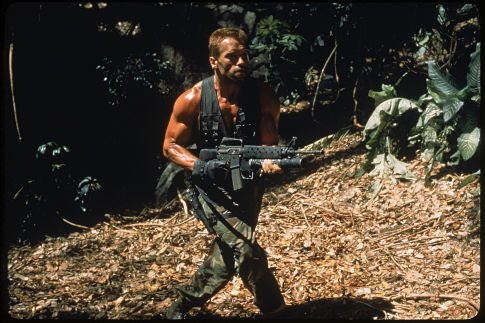 Still of Arnold Schwarzenegger in Grobuonis (1987)