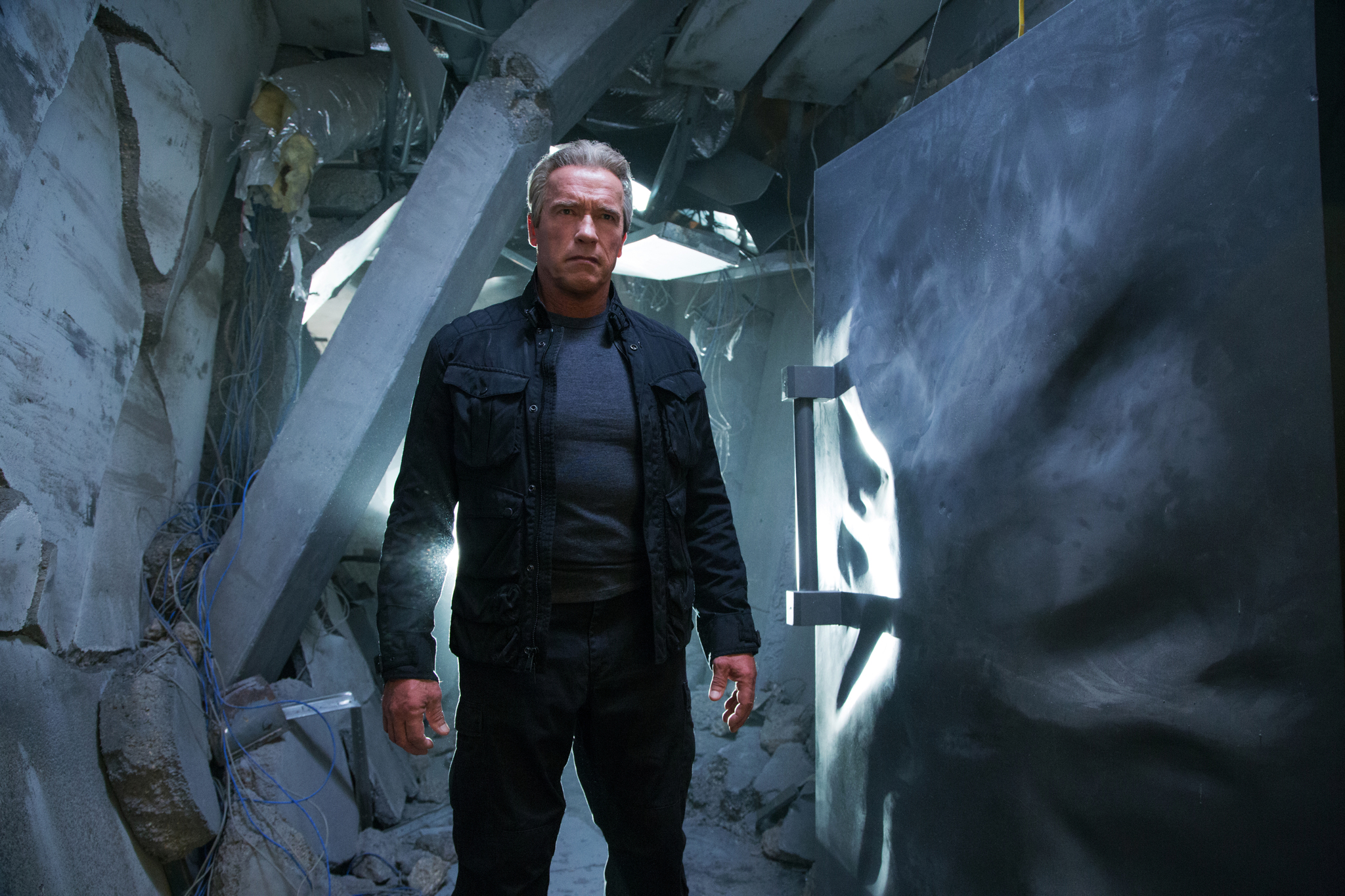 Still of Arnold Schwarzenegger in Terminator Genisys (2015)