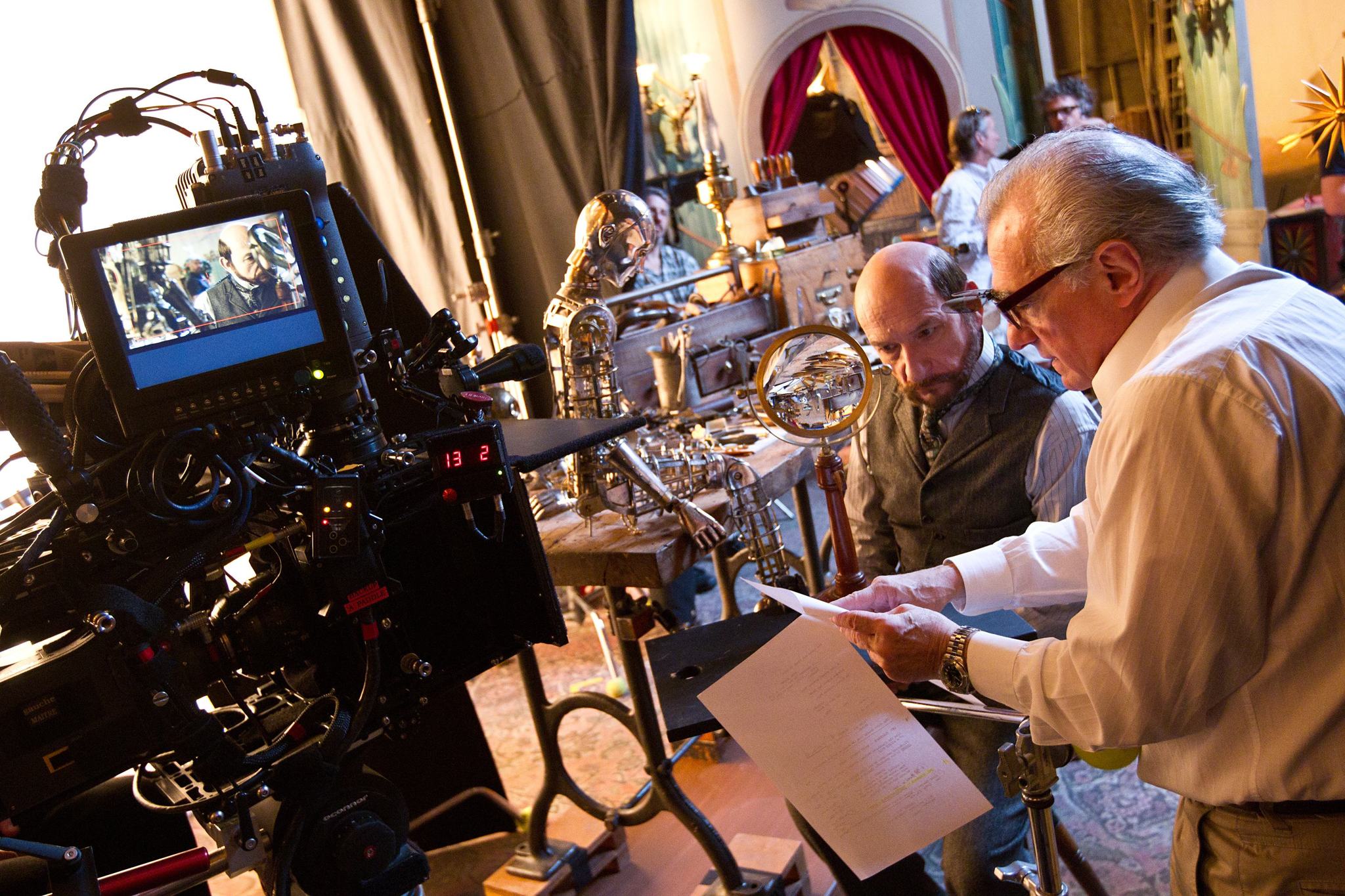 Still of Martin Scorsese and Ben Kingsley in Hugo isradimas (2011)