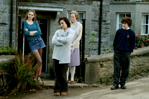 Still of Kristin Scott Thomas and Toby Parkes in Keeping Mum (2005)