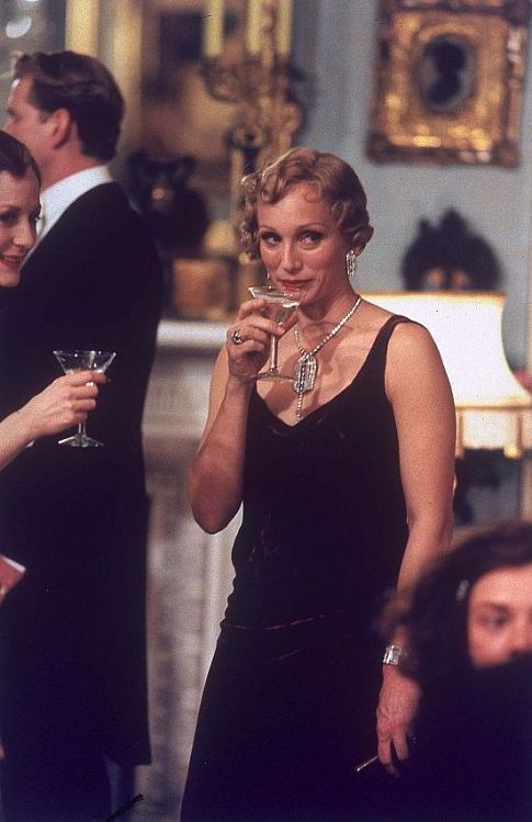 Still of Kristin Scott Thomas in Gosford Park (2001)