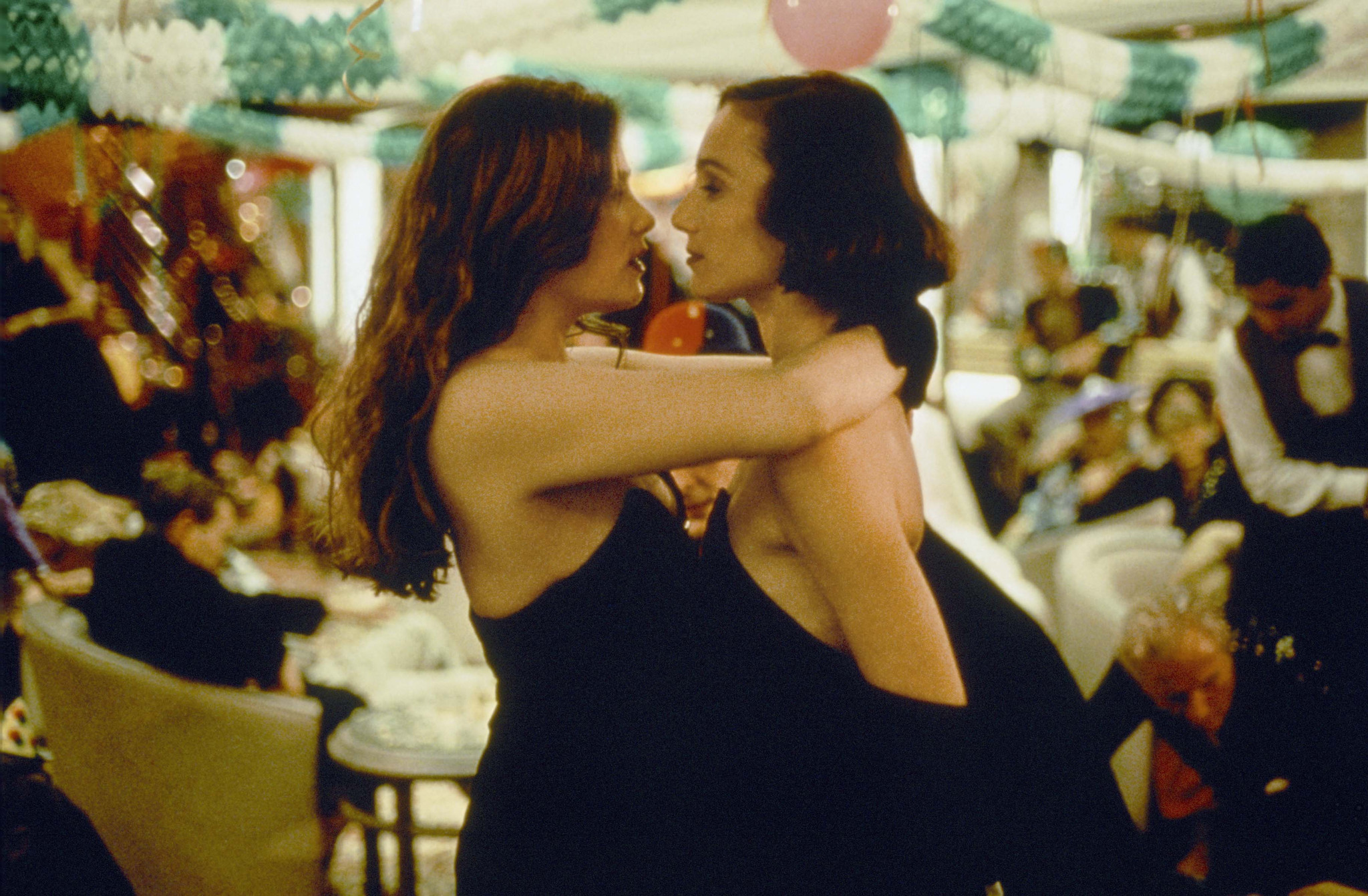 Still of Kristin Scott Thomas and Emmanuelle Seigner in Bitter Moon (1992)
