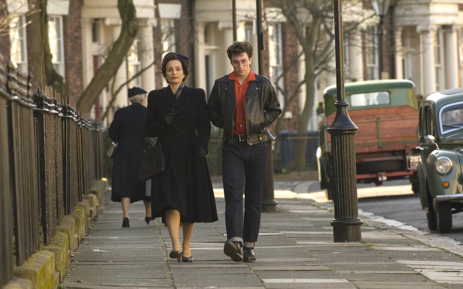 Still of Kristin Scott Thomas and Aaron Taylor-Johnson in Nowhere Boy (2009)