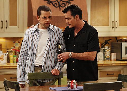 Still of Charlie Sheen and Jon Cryer in Two and a Half Men (2003)