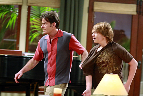 Still of Charlie Sheen and Angus T. Jones in Two and a Half Men (2003)