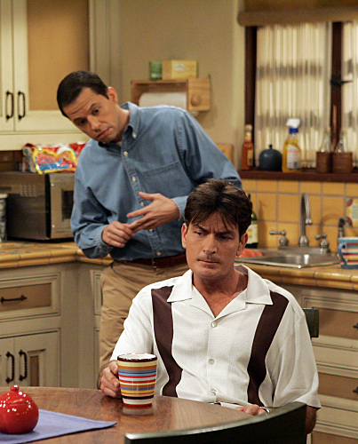 Still of Charlie Sheen and Jon Cryer in Two and a Half Men (2003)