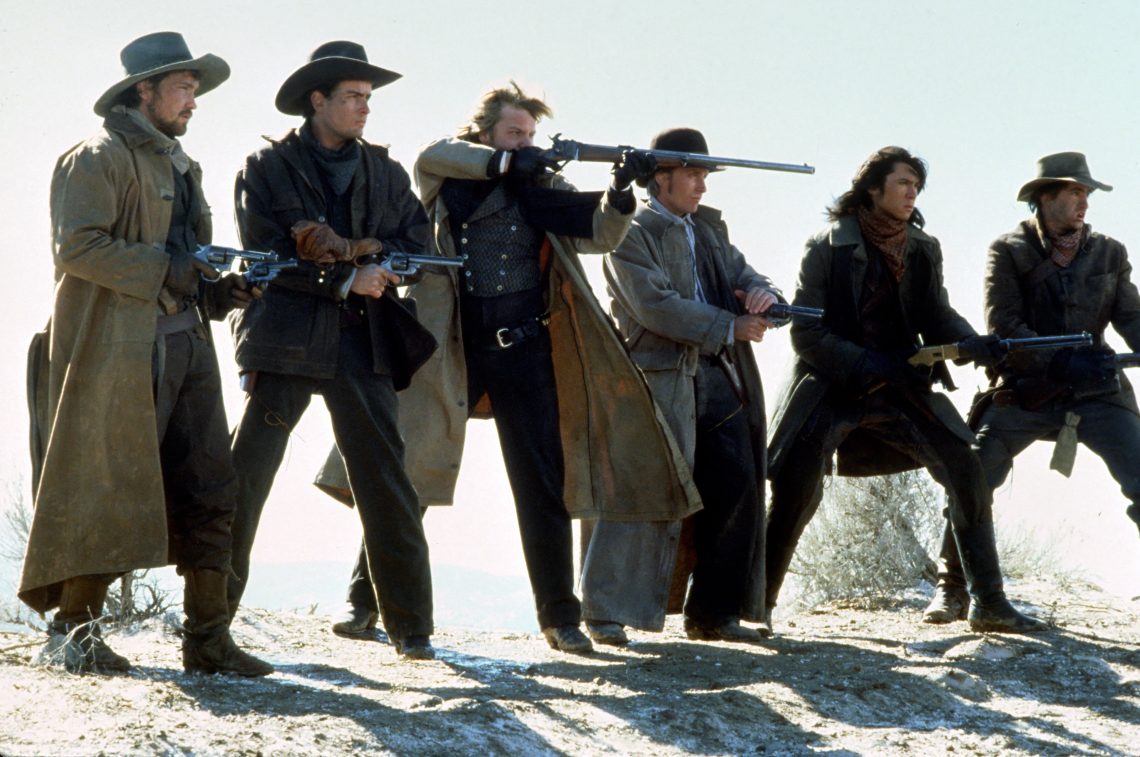 Still of Charlie Sheen, Emilio Estevez, Dermot Mulroney, Kiefer Sutherland, Lou Diamond Phillips and Casey Siemaszko in Young Guns (1988)