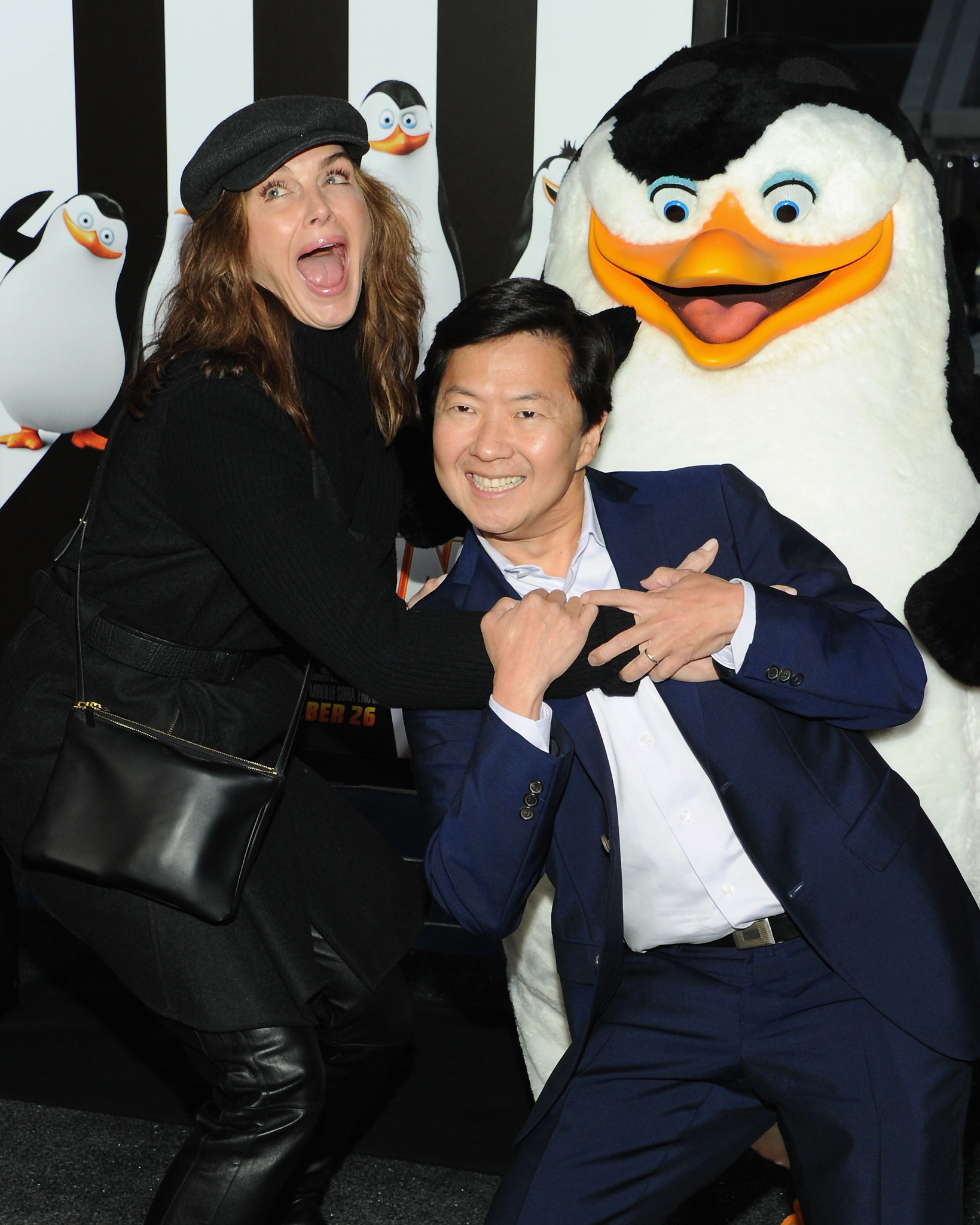 Brooke Shields and Ken Jeong at event of Penguins of Madagascar (2014)