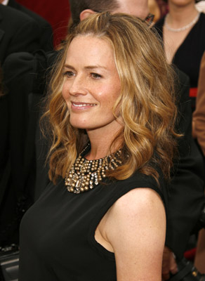 Elisabeth Shue at event of The 79th Annual Academy Awards (2007)