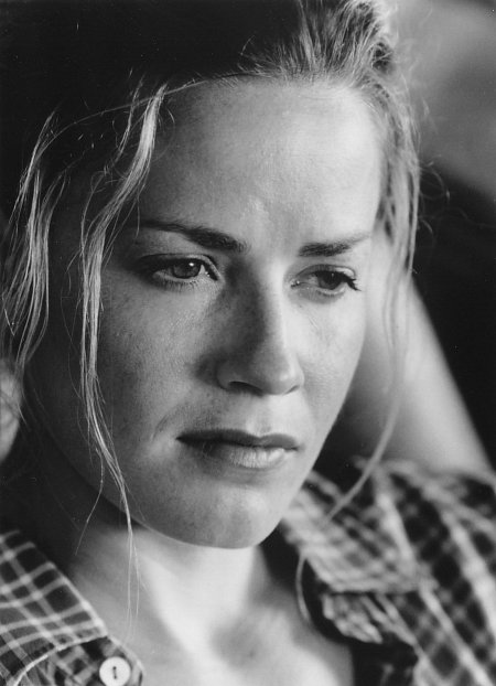 Still of Elisabeth Shue in The Trigger Effect (1996)