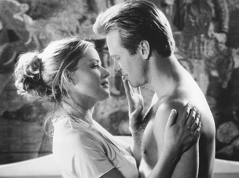 Still of Val Kilmer and Elisabeth Shue in Sventasis (1997)