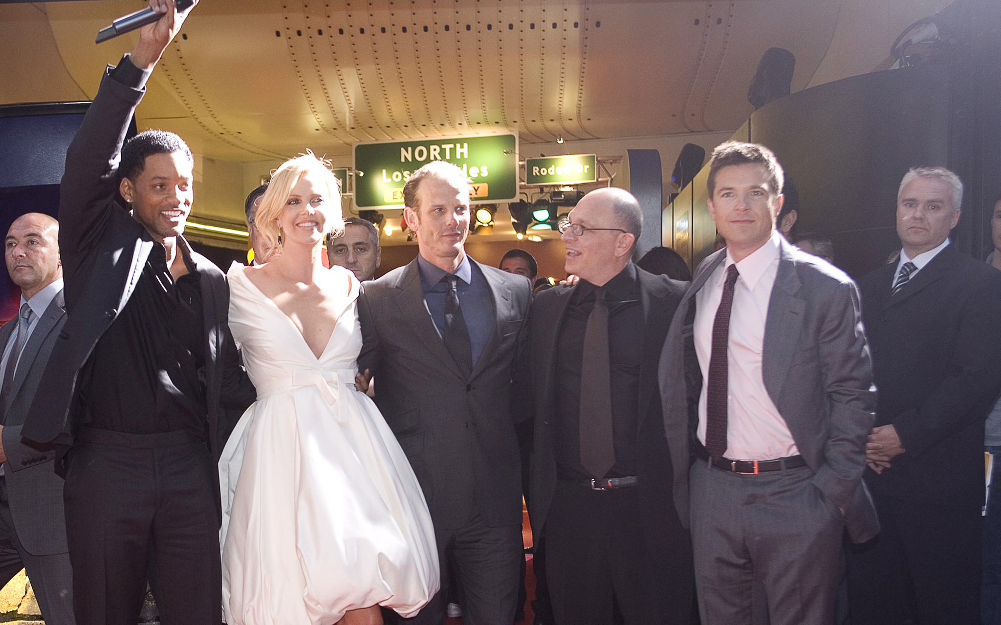 Will Smith, Charlize Theron and Jason Bateman at event of Hankokas (2008)