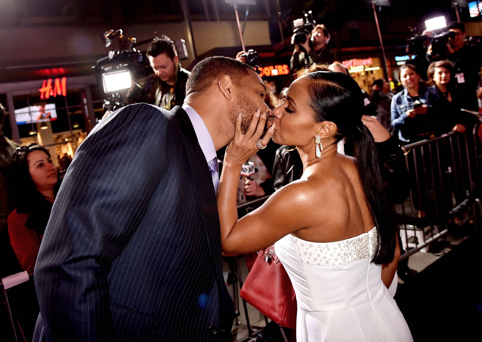 Will Smith and Jada Pinkett Smith at event of Susikaupk (2015)