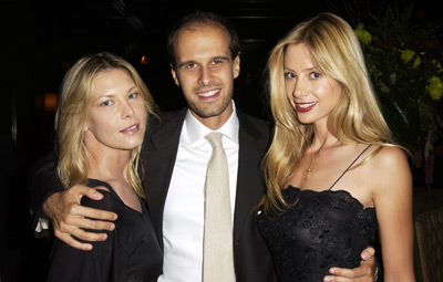 Mira Sorvino, Deborah Kara Unger and Edoardo Ponti at event of Between Strangers (2002)