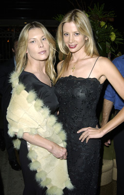 Mira Sorvino and Deborah Kara Unger at event of Between Strangers (2002)