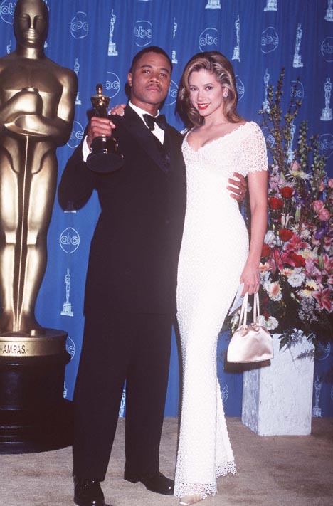 Mira Sorvino and Cuba Gooding Jr. at event of The 69th Annual Academy Awards (1997)