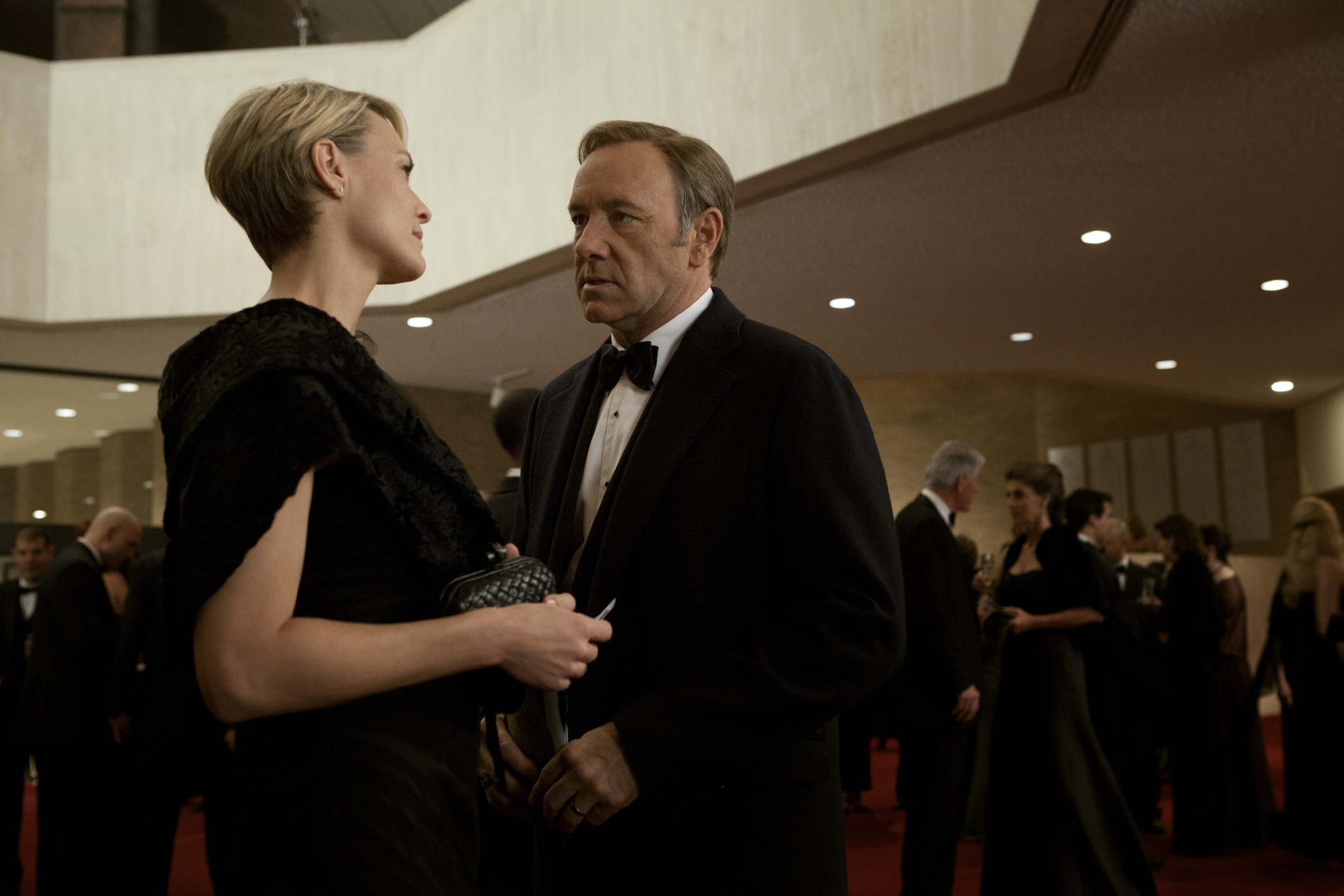 Still of Kevin Spacey and Robin Wright in Kortu Namelis (2013)