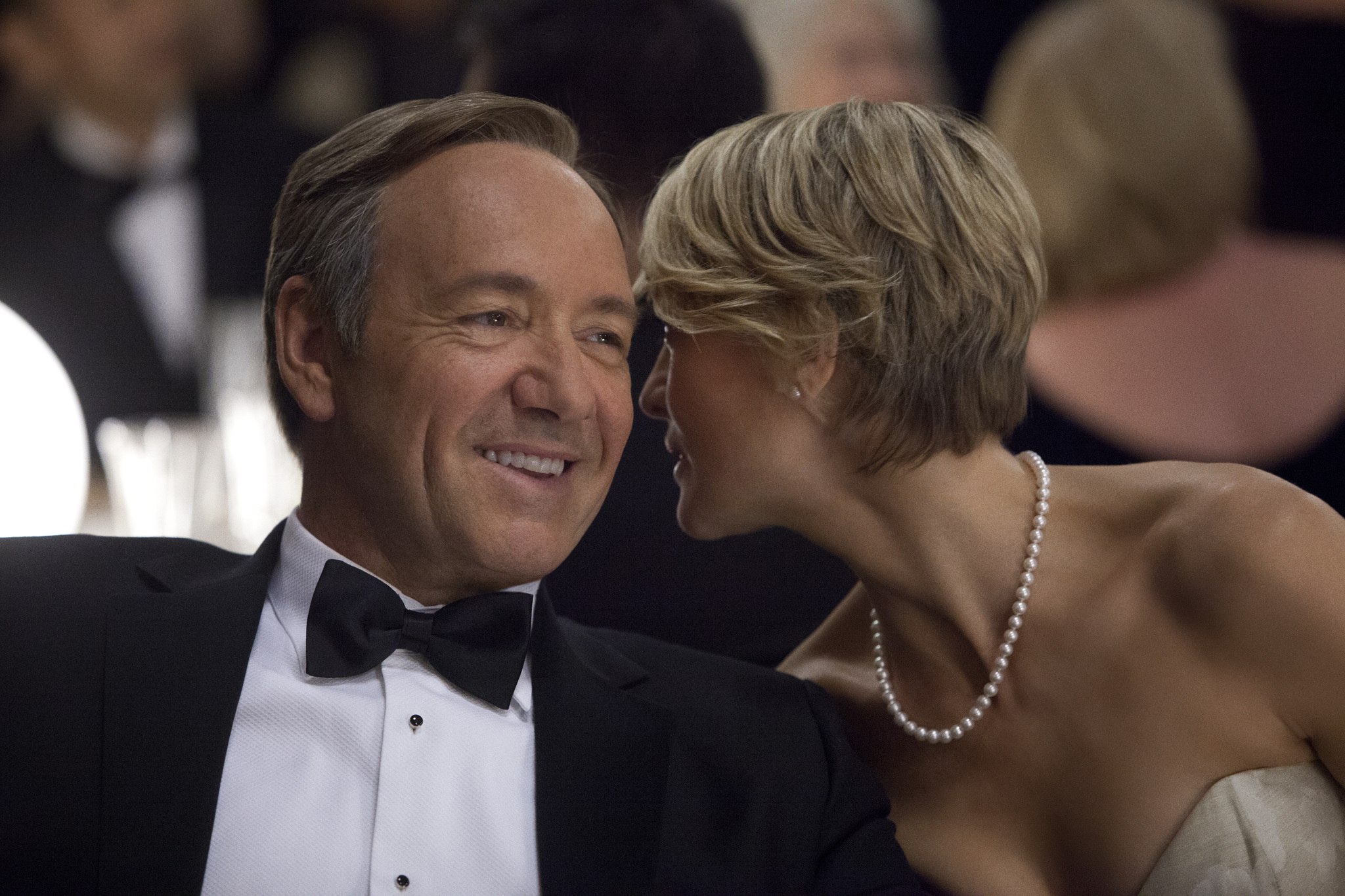 Still of Kevin Spacey and Robin Wright in Kortu Namelis (2013)