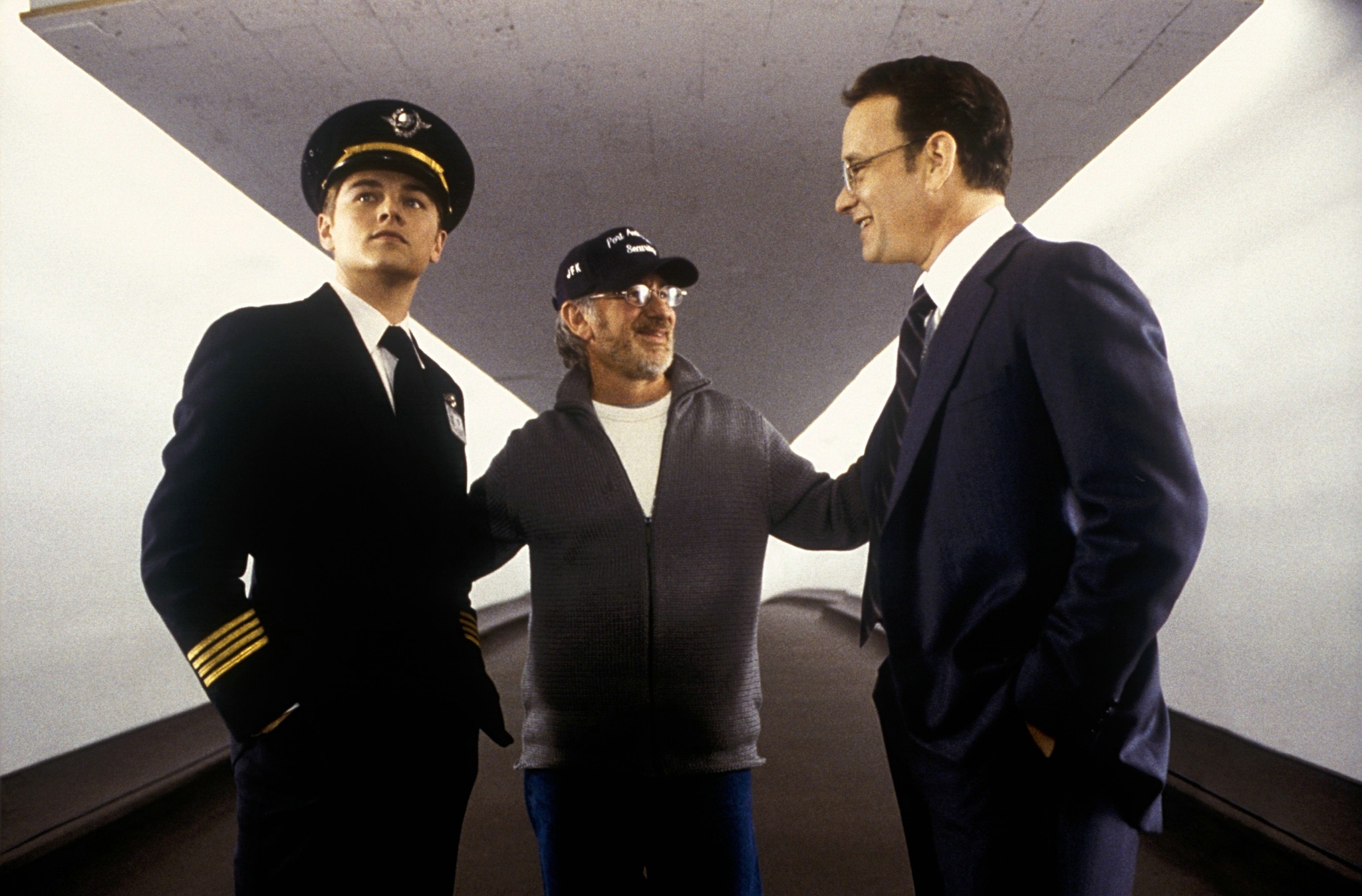 Leonardo DiCaprio, Tom Hanks and Steven Spielberg in Pagauk, jei gali (2002)