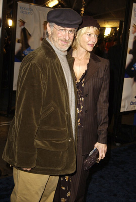 Steven Spielberg and Kate Capshaw at event of Pagauk, jei gali (2002)