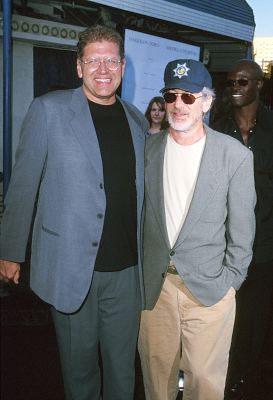 Steven Spielberg and Robert Zemeckis at event of What Lies Beneath (2000)