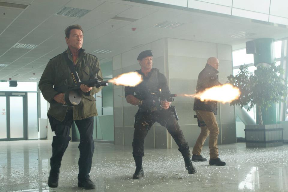 Still of Arnold Schwarzenegger, Sylvester Stallone and Bruce Willis in Nesunaikinami 2 (2012)