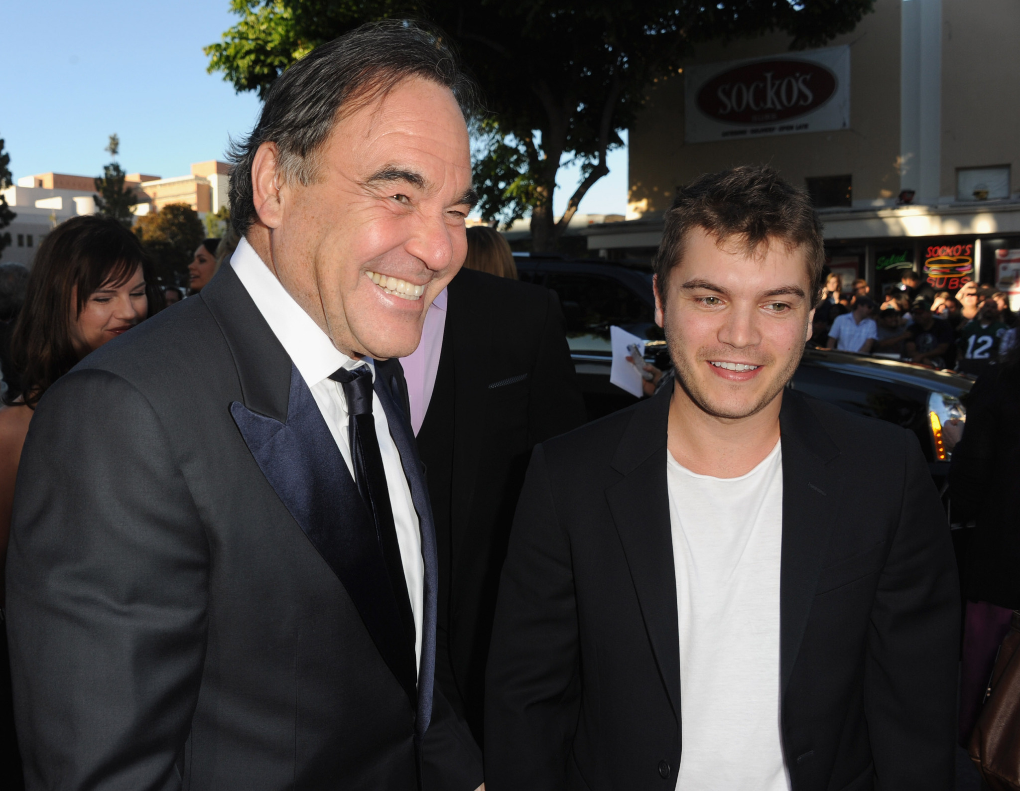 Oliver Stone and Emile Hirsch at event of Laukiniai (2012)