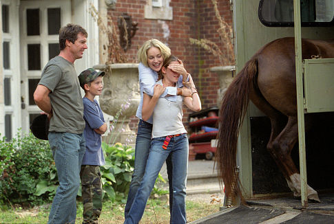 Still of Sharon Stone, Kristen Stewart and Ryan Wilson in Cold Creek Manor (2003)