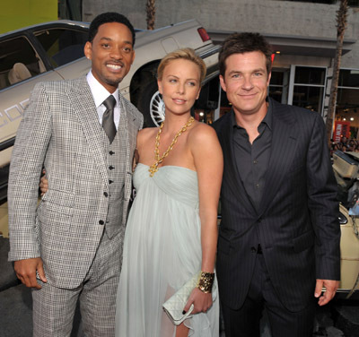 Will Smith, Charlize Theron and Jason Bateman at event of Hankokas (2008)