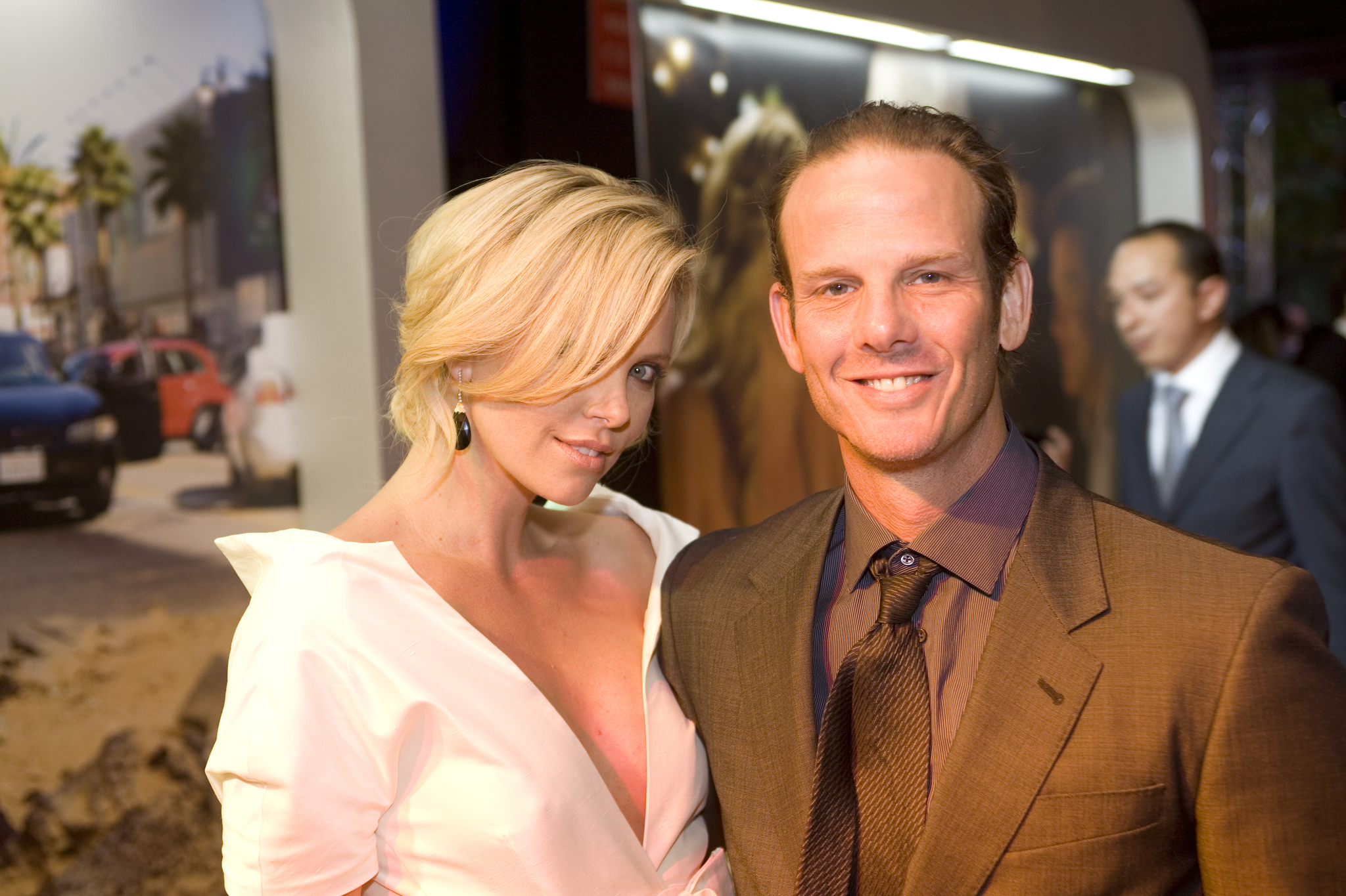 Charlize Theron and Peter Berg at event of Hankokas (2008)