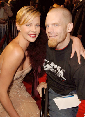 Charlize Theron and Mark Zupan at event of Æon Flux (2005)