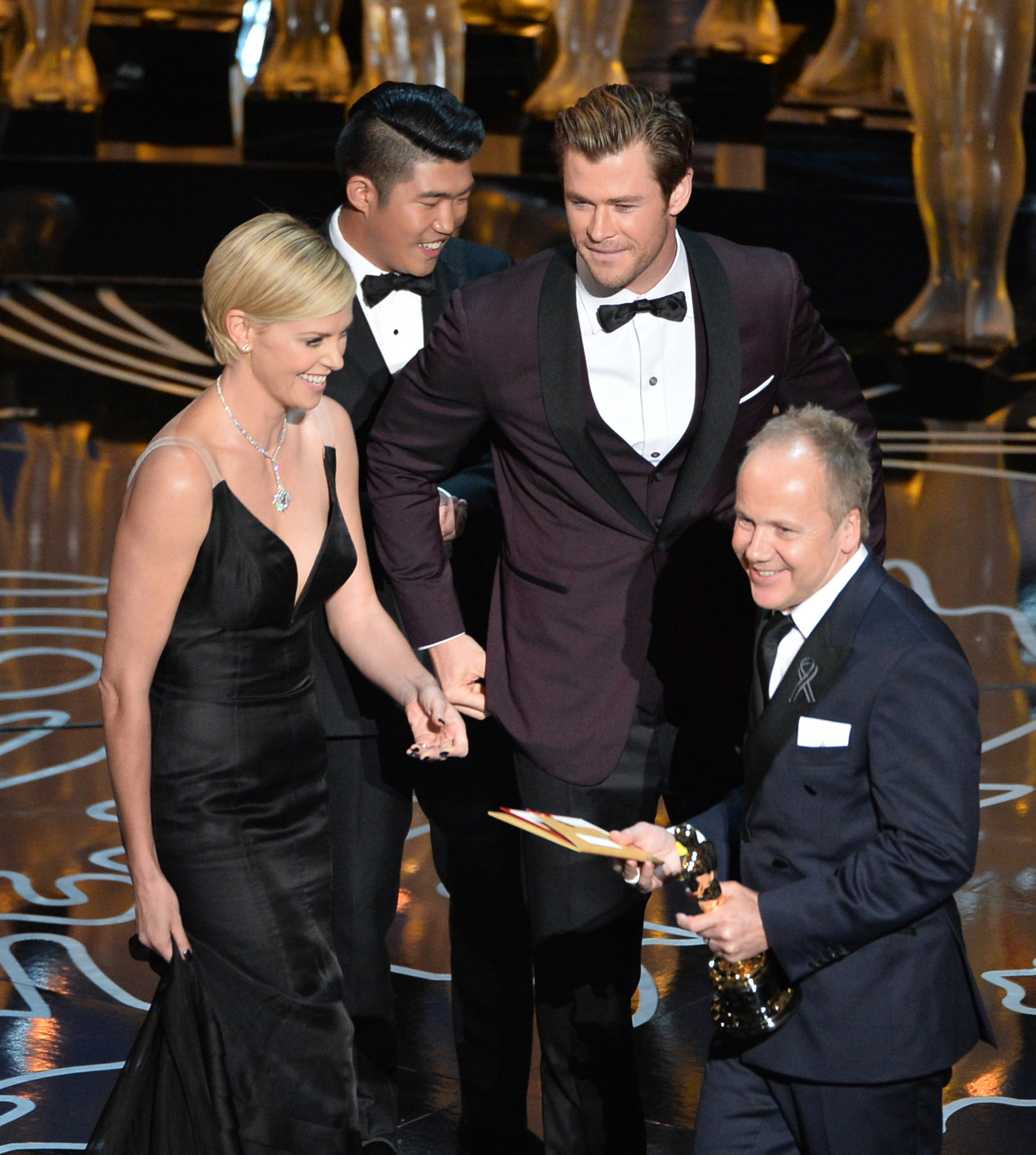 Charlize Theron, Glenn Freemantle, Chris Hemsworth and Nathan Flanagan-Frankl at event of The Oscars (2014)