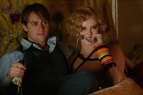 Still of Charlize Theron and Stuart Townsend in Head in the Clouds (2004)